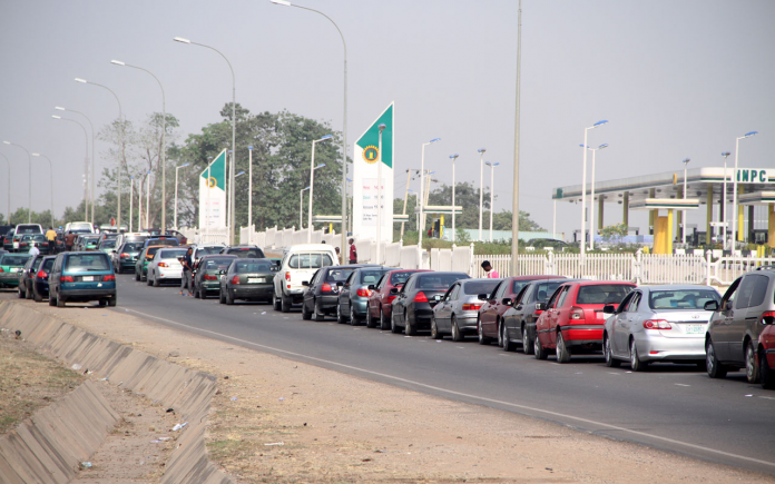 Petrol price hits N1,000 per litre in Abuja as queues return