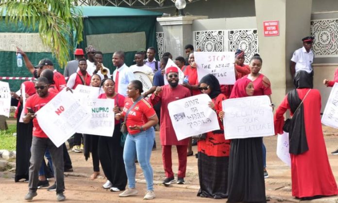 Petroleum workers protest non-payment of salaries