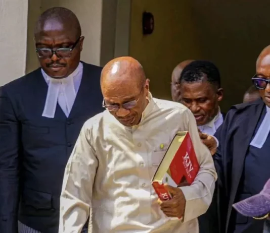 Emefiele arrives Lagos court over fresh $370 million fraud