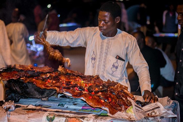 “Suya wrapped in newspapers can cause cancer” — Health experts warn Nigerians