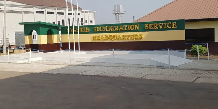 Nigerian authorities suspend immigration officer caught on video soliciting bribe