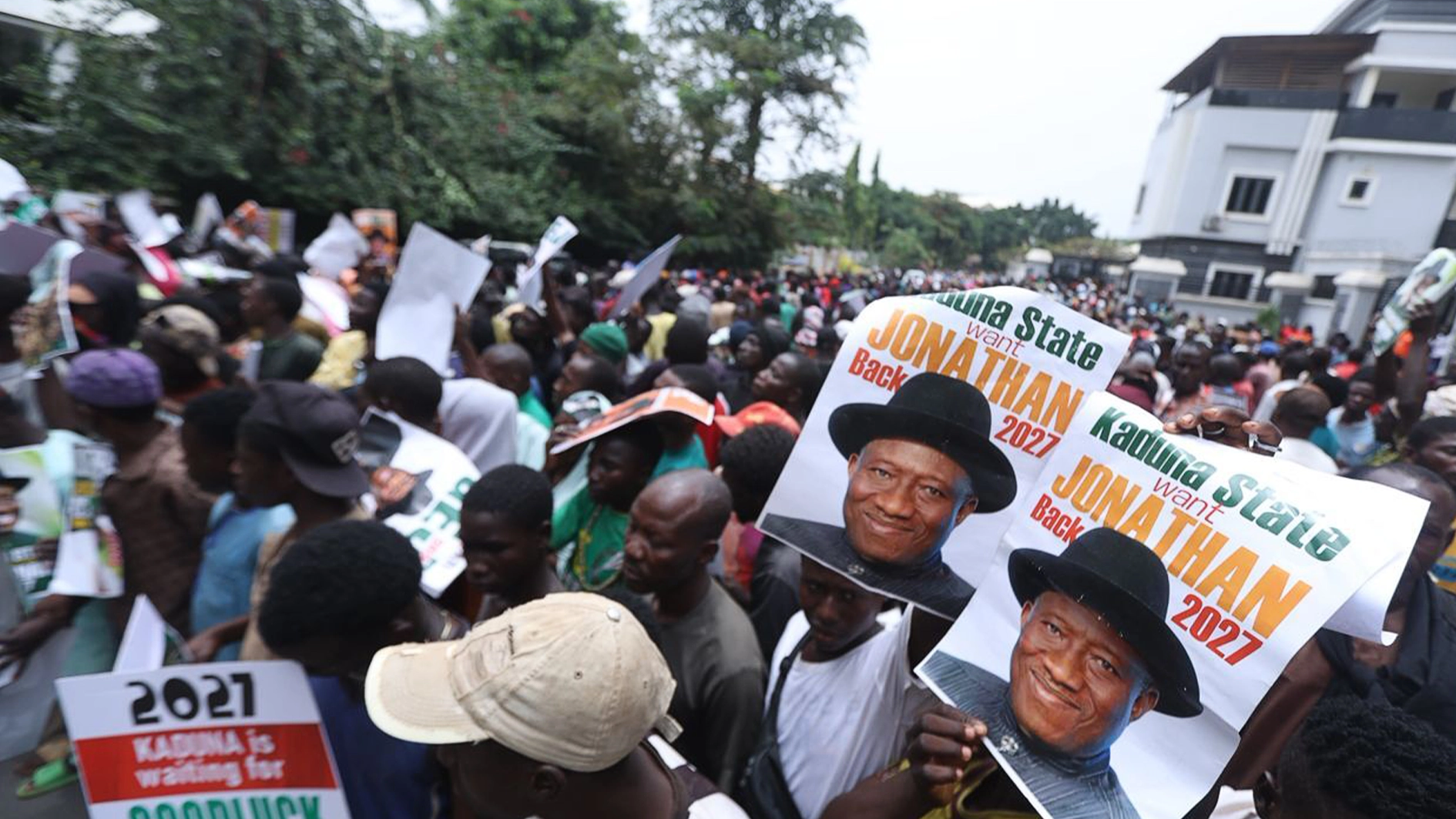BREAKING: Thousands of Youths Besiege Goodluck Jonathan’s Abuja Office, Demand 2027 Presidential Bid